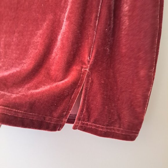 NWOT🎉 Velvet mini skirt - Picture 3 of 4